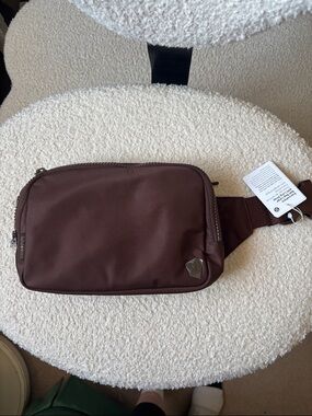 Lululemon Everywhere Belt Bag 2L – Espresso Brown Crossbody / Waist Pack NWT